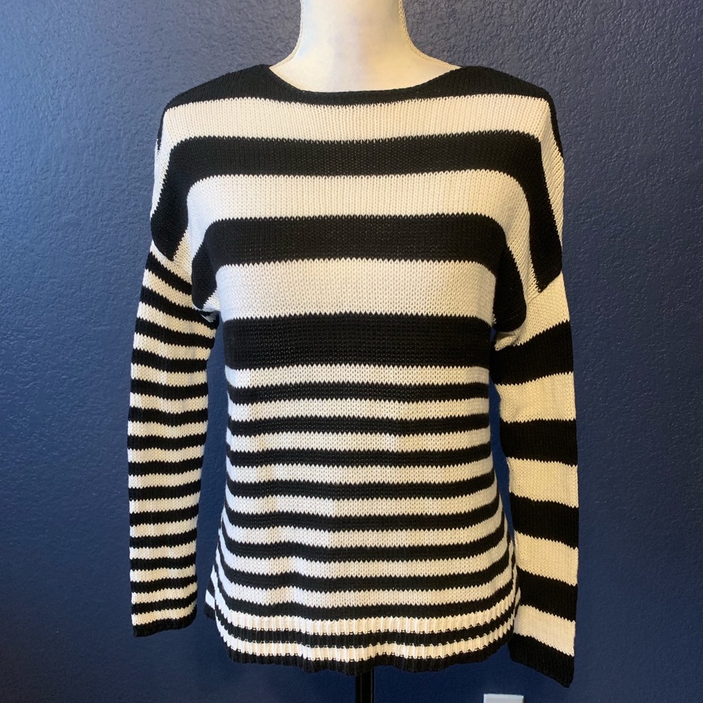 TWO BY VINCE CAMUTO Black White Striped Sweater